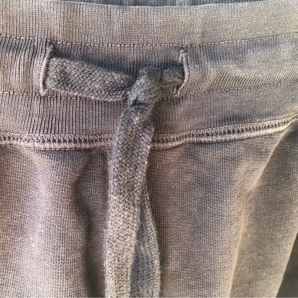 TKEES mens sweat shorts size 5 (XL). - Picture 3 of 5